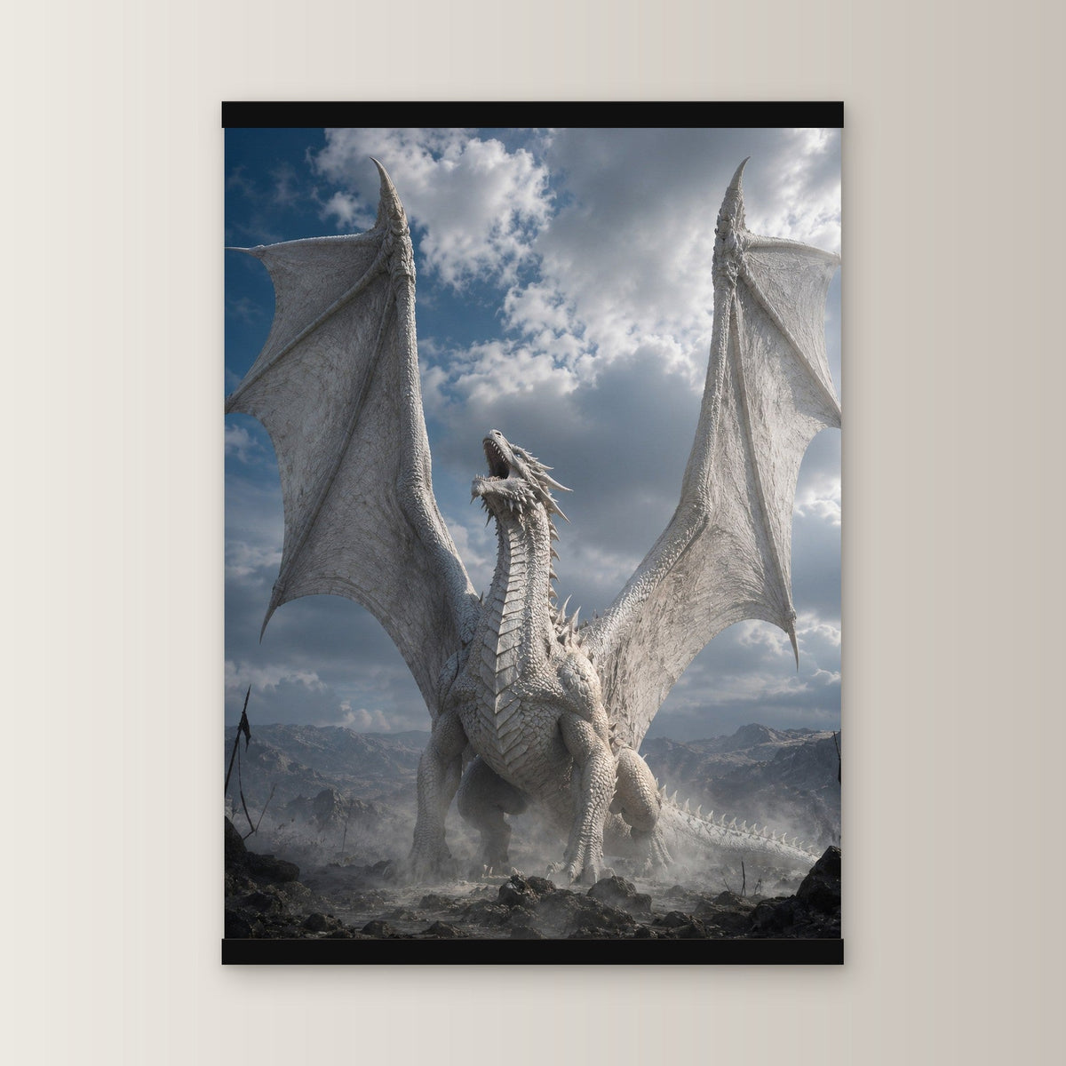 Der Weiße Drache als Poster mit schwarzer Holzleiste, gerade von vorn an heller Wand