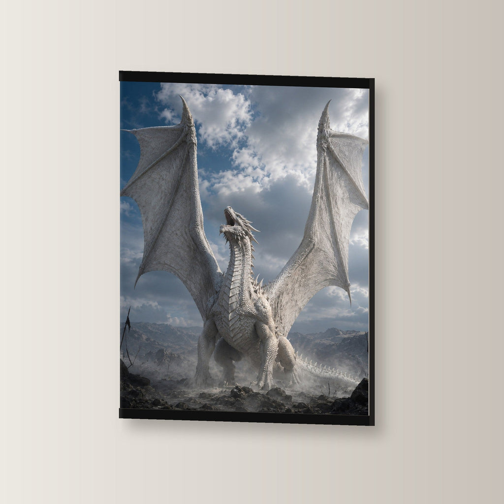 Der Weiße Drache als Poster mit schwarzer Holzleiste, leicht gedreht an der Wand fotografiert