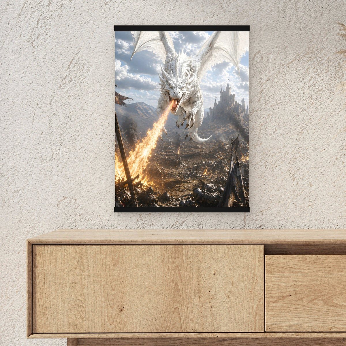 Weißglut als Poster mit schwarzer Holzleiste ueber einem Sideboard, zeigt die Groesse im Raum