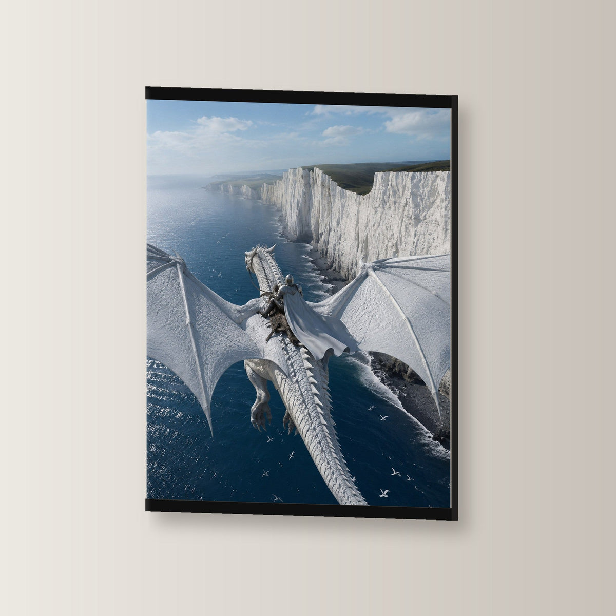 Der Wächter der Klippen als Poster mit schwarzer Holzleiste, leicht gedreht an der Wand fotografiert