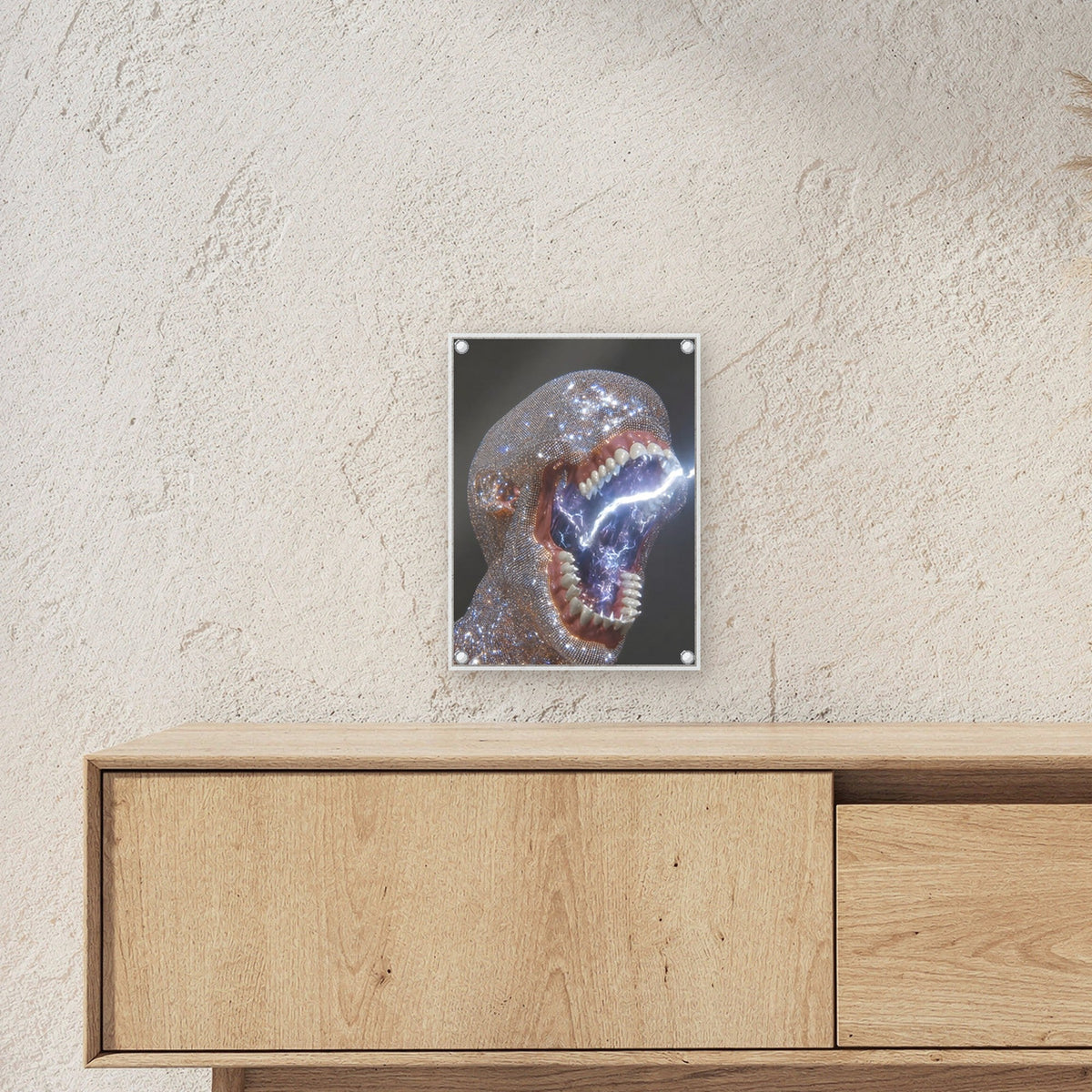 Surreal Acrylglasbild auf Acrylglas mit Edelstahl-Abstandshaltern ueber einem Sideboard, zeigt die Groesse im Raum
