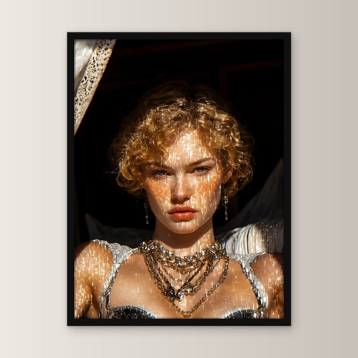 Gothic Frau Poster gerahmt | Fantasy Deko im schwarzen Holzrahmen, gerade von vorn an heller Wand