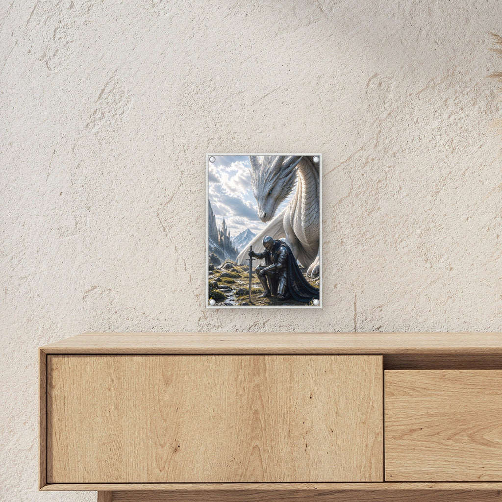 Ritter kniet vor dem weißen Drachen, Dark Fantasy Acrylglasbild auf Acrylglas mit Edelstahl-Abstandshaltern ueber einem Sideboard, zeigt die Groesse im Raum